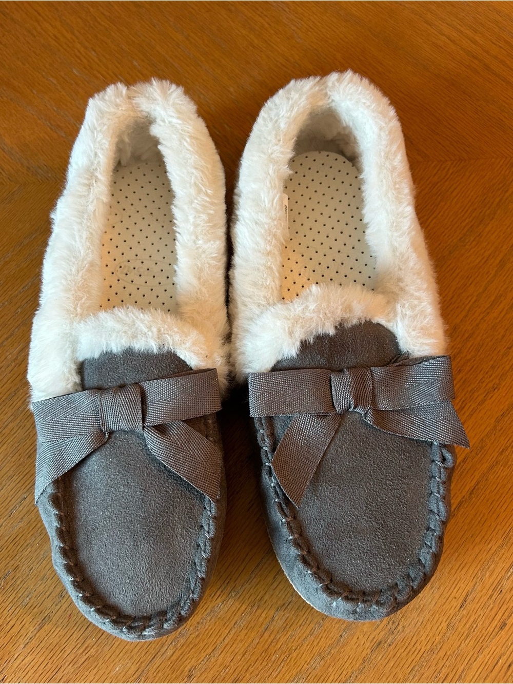 Sonoma Womens Knit Suede Look Moccasins Gray Furry Cozy Winter Slippers